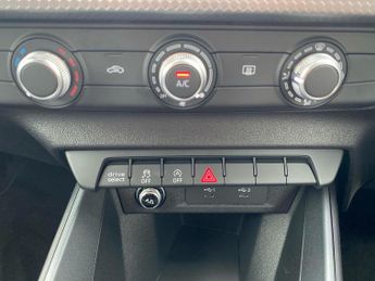 AUDI A1 1.0 Tfsi 30 S Line Sportback 5Dr Petrol S Tronic Euro 6 (S/S) (1