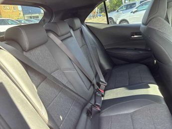 TOYOTA COROLLA 1.8 Vvt-I Hybrid Design 5Dr Cvt