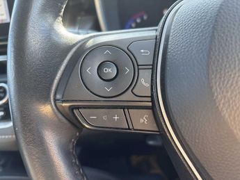 TOYOTA COROLLA 1.8 Vvt-I Hybrid Design 5Dr Cvt