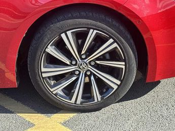TOYOTA COROLLA 1.8 Vvt-I Hybrid Design 5Dr Cvt