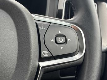 VOLVO XC60 2.0 B5P Core 5Dr Awd Geartronic