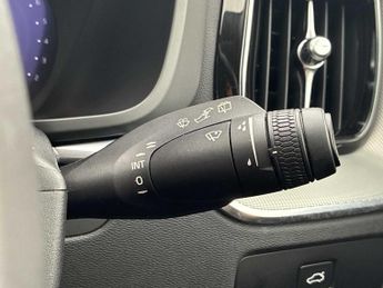 VOLVO XC60 2.0 B5P Core 5Dr Awd Geartronic