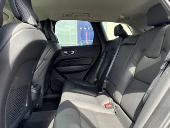 VOLVO XC60 2.0 B5P Plus Dark 5Dr Awd Geartronic
