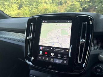 VOLVO XC40 2.0 B3P Plus Dark 5Dr Auto