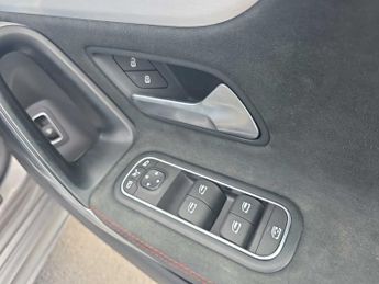 MERCEDES-BENZ CLA Cla 200 Amg Line Premium 4Dr Tip Auto
