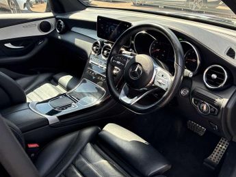 MERCEDES-BENZ GLC COUPE Glc 300 4Matic Amg Line 5Dr 9G-Tronic