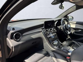 MERCEDES-BENZ GLC COUPE Glc 300 4Matic Amg Line 5Dr 9G-Tronic