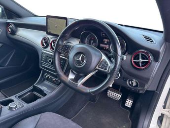 MERCEDES-BENZ CLA Cla 250 Engineered By Amg 4Matic 4Dr Tip Auto