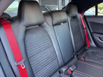 MERCEDES-BENZ CLA Cla 250 Engineered By Amg 4Matic 4Dr Tip Auto