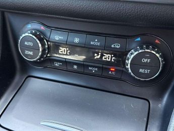 MERCEDES-BENZ CLA Cla 250 Engineered By Amg 4Matic 4Dr Tip Auto