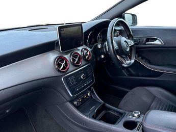 MERCEDES-BENZ CLA Cla 250 Engineered By Amg 4Matic 4Dr Tip Auto