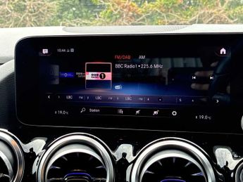 MERCEDES-BENZ GLA Gla 180 Amg Line Premium 5Dr Auto