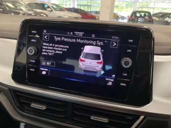 VOLKSWAGEN T-ROC 1.5 Tsi Life Suv 5Dr Petrol Dsg Euro 6 (S/S) (150 Ps)