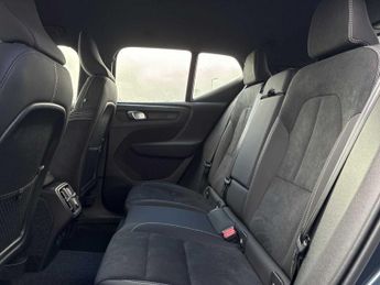VOLVO XC40 2.0 B4P Plus Dark 5Dr Auto