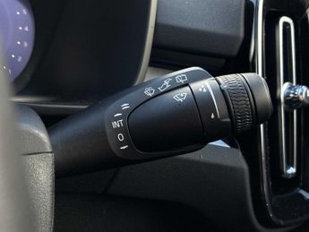 VOLVO XC40 2.0 B4P Plus Dark 5Dr Auto