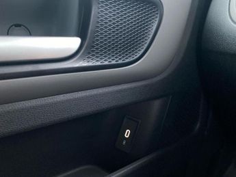 VOLKSWAGEN ID. BUZZ 210Kw Commerce 79Kwh Auto