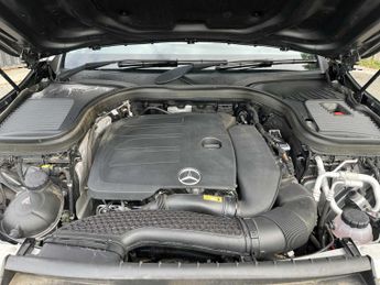 MERCEDES-BENZ GLC Glc 300 4Matic Amg Line 5Dr 9G-Tronic