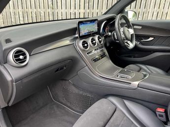 MERCEDES-BENZ GLC Glc 300 4Matic Amg Line 5Dr 9G-Tronic