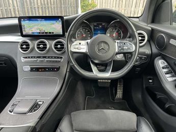 MERCEDES-BENZ GLC Glc 300 4Matic Amg Line 5Dr 9G-Tronic