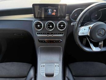 MERCEDES-BENZ GLC Glc 300 4Matic Amg Line 5Dr 9G-Tronic