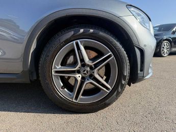 MERCEDES-BENZ GLC Glc 300 4Matic Amg Line 5Dr 9G-Tronic