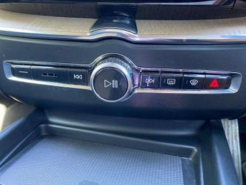 VOLVO XC60 2.0 B5P Plus Pro Dark 5Dr Awd Geartronic