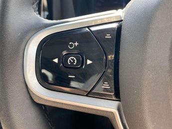 VOLVO XC60 2.0 B5P Plus Dark 5Dr Awd Geartronic