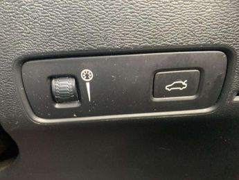 VOLVO XC40 2.0 B4P R Design 5Dr Auto