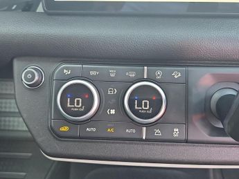 LAND ROVER DEFENDER 3.0 D200 Hard Top Auto [3 Seat]