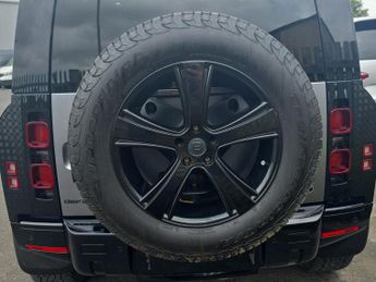 LAND ROVER DEFENDER 3.0 D200 Hard Top Auto [3 Seat]