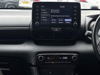 TOYOTA YARIS 1.5 Vvt-H Design Hatchback 5Dr Petrol Hybrid E-Cvt Euro 6 (S/S) 