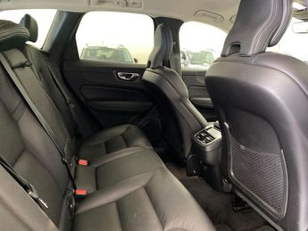 VOLVO XC60 2.0 B4 Mhev Plus Suv 5Dr Diesel Hybrid Auto Awd Euro 6 (S/S) (19