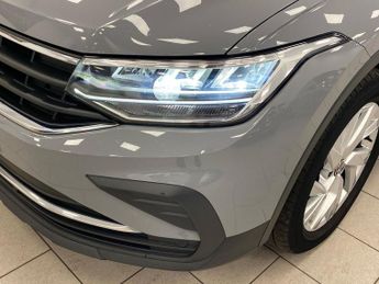 VOLKSWAGEN TIGUAN 1.5 Tsi Life Suv 5Dr Petrol Dsg Euro 6 (S/S) (150 Ps)