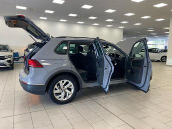 VOLKSWAGEN TIGUAN 1.5 Tsi Life Suv 5Dr Petrol Dsg Euro 6 (S/S) (150 Ps)