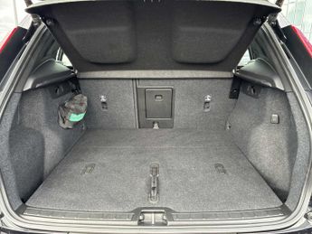 VOLVO XC40 2.0 B3P Plus Dark 5Dr Auto