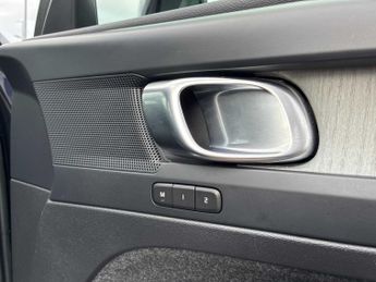 VOLVO XC40 2.0 B3P Plus Dark 5Dr Auto