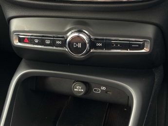 VOLVO XC40 2.0 B3P Plus Dark 5Dr Auto