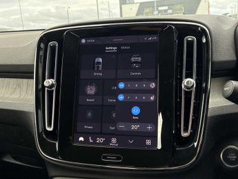 VOLVO XC40 2.0 B3P Plus Dark 5Dr Auto