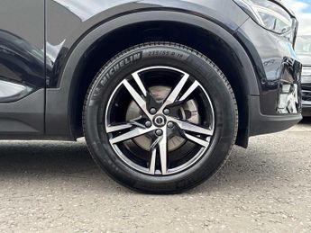 VOLVO XC40 2.0 B3P Plus Dark 5Dr Auto