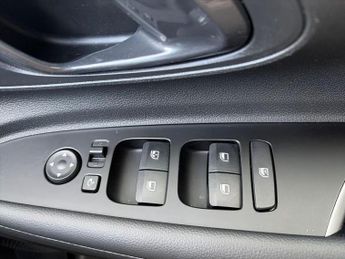 HYUNDAI BAYON 1.0 T-Gdi Mhev Premium Suv 5Dr Petrol Hybrid Dct Euro 6 (S/S) (1