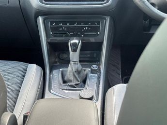VOLKSWAGEN TIGUAN 2.0 Tdi R-Line Suv 5Dr Diesel Dsg 4Motion Euro 6 (S/S) (200 Ps)