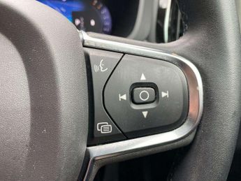 VOLVO XC60 2.0 B5P Core 5Dr Awd Geartronic