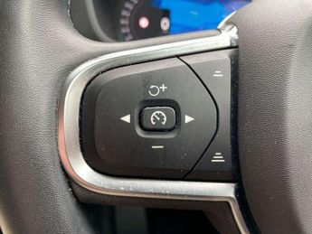 VOLVO XC60 2.0 B5P Core 5Dr Awd Geartronic