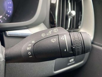 VOLVO XC60 2.0 B5P Core 5Dr Awd Geartronic