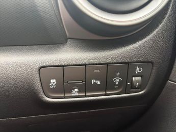 HYUNDAI KONA 64Kwh Premium Suv 5Dr Electric Auto (10.5Kw Charger) (204 Ps)