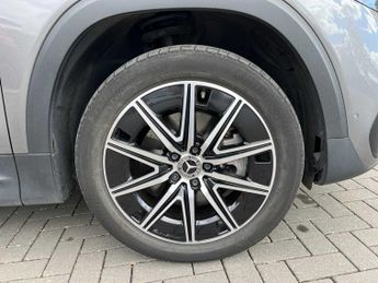 MERCEDES-BENZ EQB Eqb 350 4M 215Kw Amg Line Executive 66.5Kwh 5Dr At