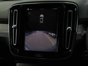 VOLVO XC40 2.0 B3P Plus Dark 5Dr Auto