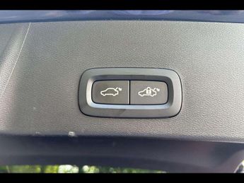 VOLVO XC40 2.0 B3P Plus Dark 5Dr Auto