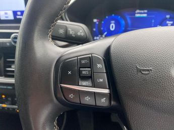 FORD KUGA 2.5H Duratec Vignale Suv 5Dr Petrol Hybrid Cvt Euro 6 (S/S) (190