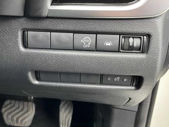 NISSAN QASHQAI 1.3 Dig-T Mh 158 N-Connecta 5Dr Xtronic